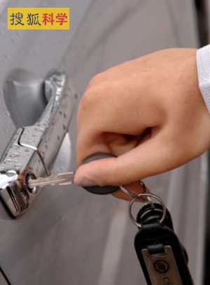 i-LIMB覆蓋有一層仿真皮膚