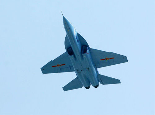 中國新一代超音速教練機獵鷹03號首飛成功[組圖]