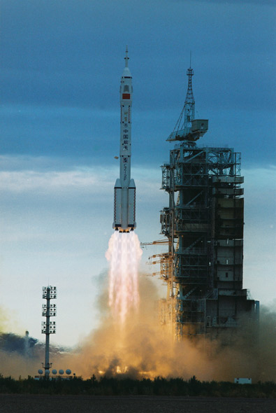 神七飛船長征二號F火箭運抵載人航天發射場