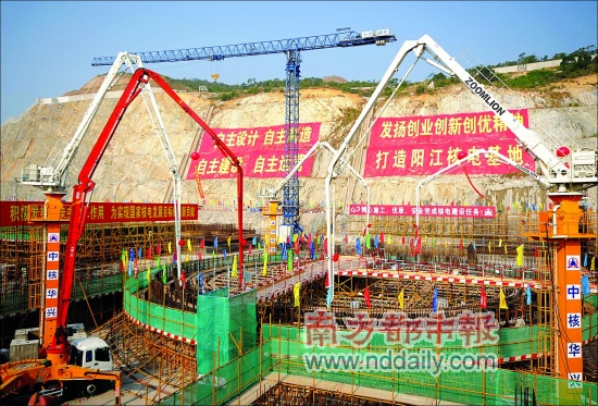 12月16日,我國最大核電項目在廣東陽江開工建設。中共中央政治局委員、廣東省委書記汪洋啟動第一罐混凝土布料機按鈕。該項目總投資近700億元人民幣,采用中國品牌核電技術CPR1000。<I>&#</I>10;　　供圖CFP