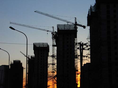 經濟危機救了房地產，但居高不下的房價仍然是經濟恢複信心的最大障礙