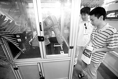 上海ABB工程在京推出工業機器人