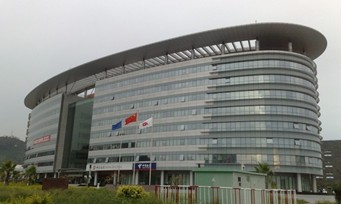 全球能效管理專家施耐德電氣的綜合布線解決方案憑借其獨特的技術優勢和特定的防潮效果被深圳機場信息指揮大廈采用